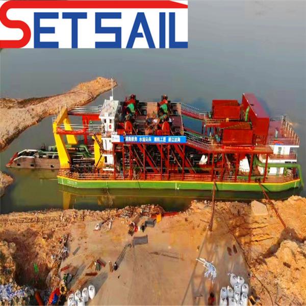 Sand Dredging Equipment 18 Inch Cutter Suction Dredger with 2000m Discharge