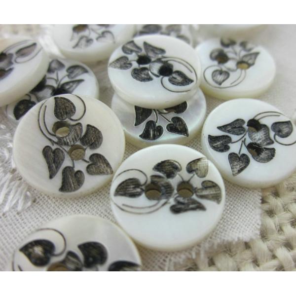 Factory wholesale high quality akoya 2 holes round natural agoya shell button for shirt dress