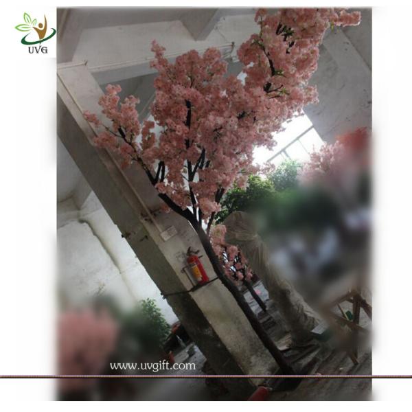 UVG Wooden artificial wedding tree with silk cherry blossom for party stage decoration