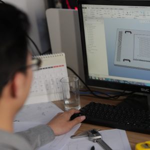 65inch Totem Lcd Outdoor Lcd Display Panel 3000nits Ultra HD