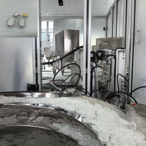 Automated ultrasonic welding machine, high welding precision, aluminum mold can be welded on the outer cap smoothly and without error