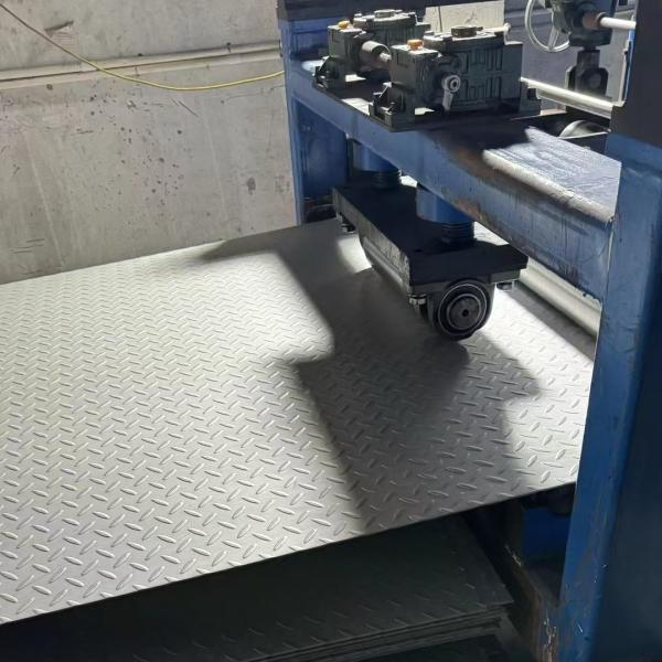 AISI201 AISI304 AISI316L AISI2205 SS Checker Plate Stainless Thickness 0.5 - 10.0mm