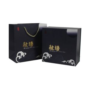 Gold Hot Stamping Gift Bag With Handles FSC ISO Certificated