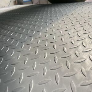 Grade 304 316L 2205 Stainless Steel Checkered Plate Smooth Back Side Thickness 3