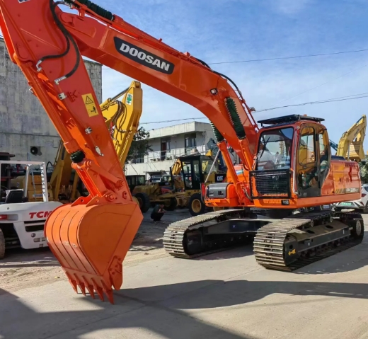 Original Paint Doosan DX225 Excavator 22.5ton Used for Construction Work in 2016