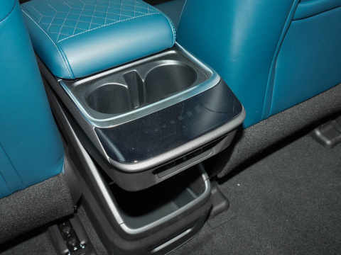 4605*1878*1643mm GEELY Jiaji VF11 MPV XINGYUE S L E Pro Vehicle with Left Steering