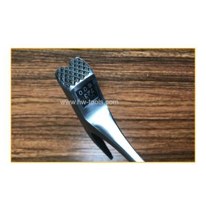 Forged one piece roofing hammer