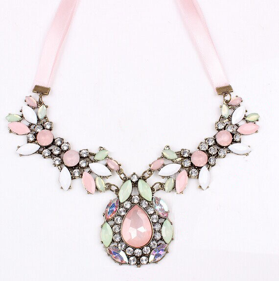 AMAZON selling models of luxury, fashion big pink flower gemstone necklace