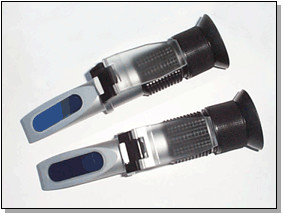 Refractive Index Handheld Brix Refractometer RHN1.44-1.52 For Sugar Related