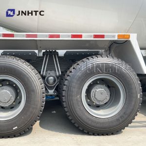 China 10 Wheels Sinotruk HOWO Cement Mixer Vehicle 371hp EURO2 on sale