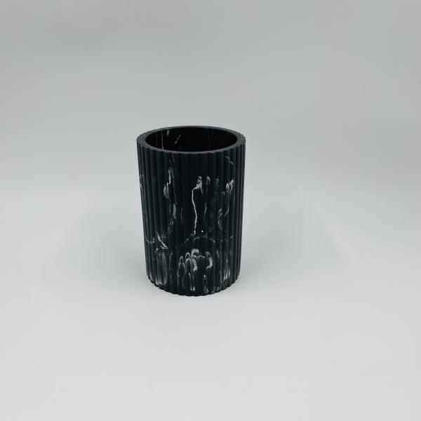 Black Marble Print Polyresin Bathroom Accessories Set Ribbed Vertical Fringe Soap Dispenser Tumbler Accessories Tray