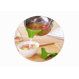 Quality Multi Function Silicone Kitchen Gadgets / Silicone Slip On Spout Pourer for sale