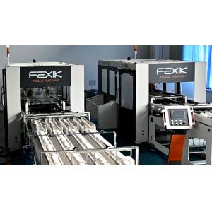 Automatic bath tissue paper roll bundle packing machine