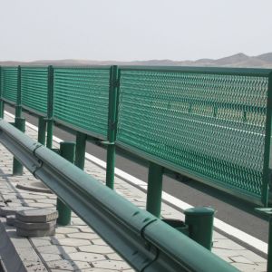 Roadway Safety Galvanized Powder Coated Anti-Glare Barbed Wire Fence For