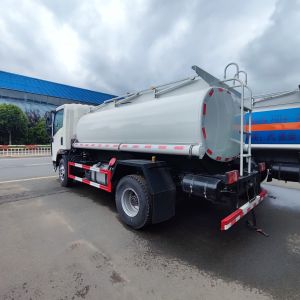Hot Sale Sinotruk Howo 5000 Litres High Quality Oil Tank Truck 4*2 Manual Fuel