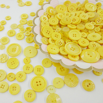 Cheap Wholesale Colorful Transparent Plastic Button Sewing Button 2 or 4-Holes Button for Man
