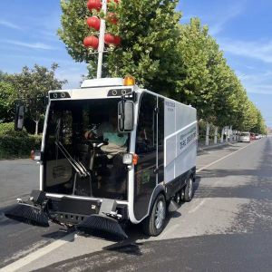 Pure Electric Four Wheel Multifunctional Sweeper With Large Capacity Dustbin