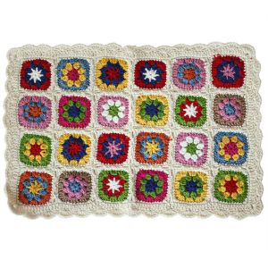 Create a Cozy Atmosphere with this Multifunctional Hand-woven Crochet Woolen