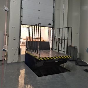 Scissor Table ,Dock Lift With Hydraulic Payload 2.5T And Two Pieces Lip For Dock