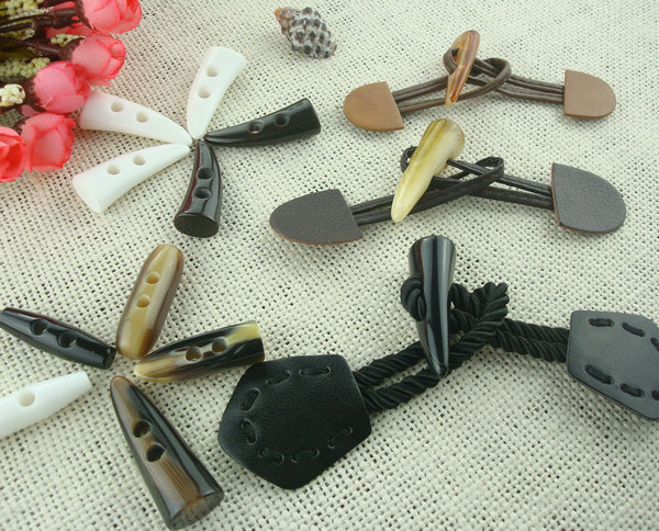 2holes buttons for fur coat round/square,colorful wholesale black/white/brown resin/wood large coat fashion toggle button