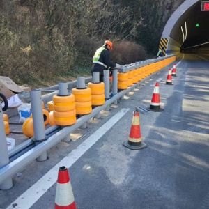 Yellow EVA Roller Cushion Highway Safety Barrier Save Volume and Impact