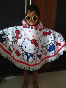 China Factory Small MOQ custom print lovely cartoon kids towel poncho beach towel poncho on sale