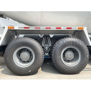 10 Wheels Sinotruk HOWO 9m3 Concrete Mixer Truck