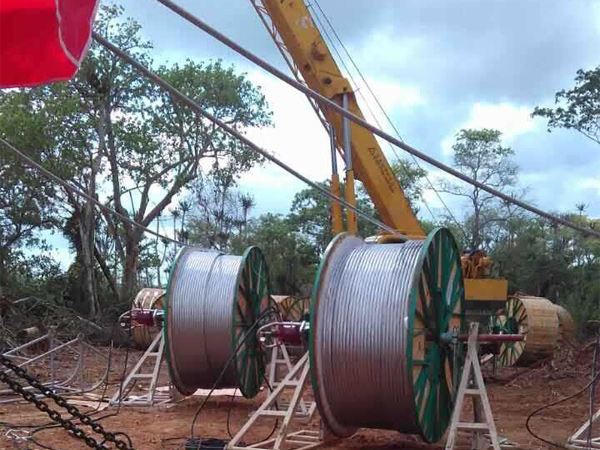 180 KN Hydraulic Puller , Conductor Puller For Overhead Line Tranmission