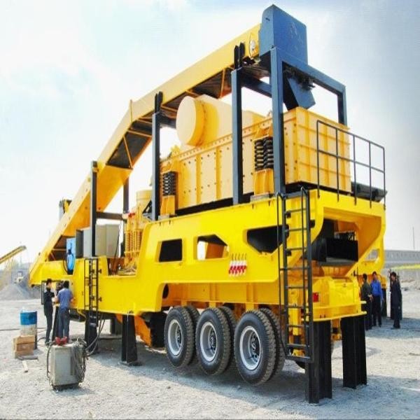 Rubber - Tyred Mobile Crushing Plant / Vertical Shaft Impact Crusher Trailer