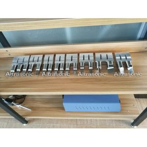 30Khz Ultrasonic Several Riveting Actions Performed Simultaneously with One