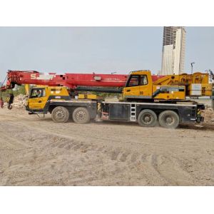 Engineering Construction Machinery 70T White Mobile Crane Truck Crane with