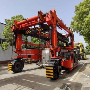 Straddle Carrier 60t