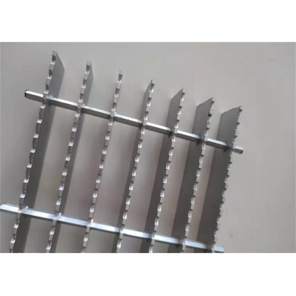 Buy Walkways Metal T6061 Material Serrated Aluminum Grating Anti Slip Construction at wholesale prices