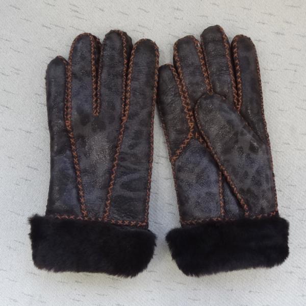 Buy Attractive design printed Russian sheepskin shearling warm gloves winter at wholesale prices