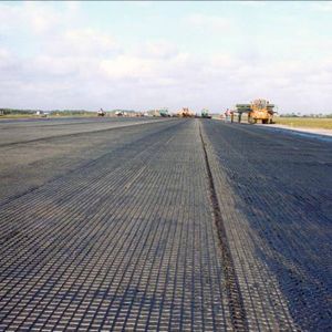 Bitumen Coated Fiberglass Geotextile Geogrid For Rawilway Foundation