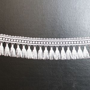 20KJ89 Polyester White Flower 50mm Embroidery Lace Trim