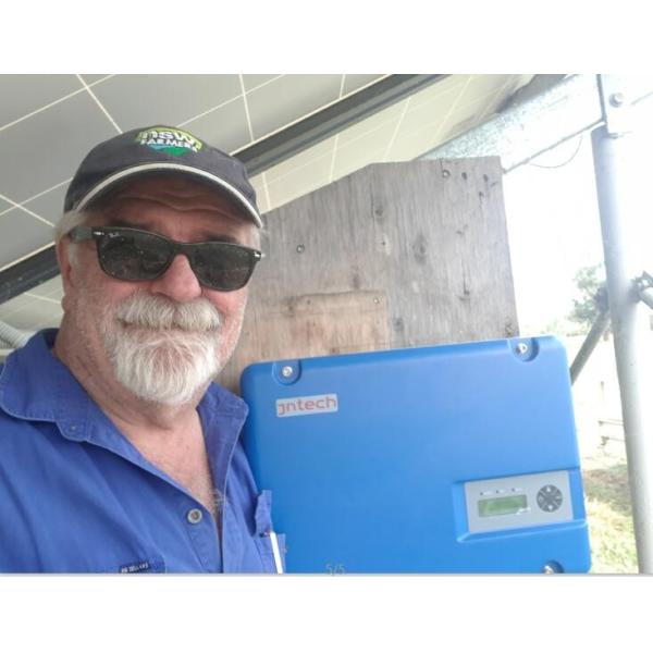 DC / AC Hybird Input JNP1K1L Solar Pump Inverter 2HP Fanless IP65 Wide MPPT Blue