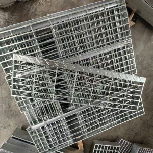 China 30mm Pitch Industrial Steel Platform Grating with 3mm Crossbars on sale