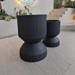 Round Minimal Texture Fibre Clay Plant Pot Lightweight In Black