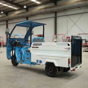 Semi-enclosed shed for electric tricycles