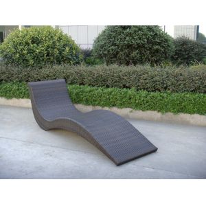 Hand-Woven Luxury Rattan Sun Lounger , PE Wicker Chaise Lounge