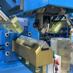 China Hydraulic Kitchen Sink Seam Press 1800x1000x2100mm 380V 50/60Hz on sale