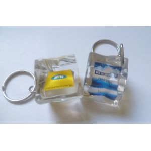 Quality ice cube keychain with customers' logo as promotion gifts. beverage &amp; beer promotion gift for sale