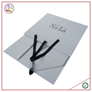 Foldable Rectangular Rigid Gift Boxes Plastic Coating With Ribbon Decoration