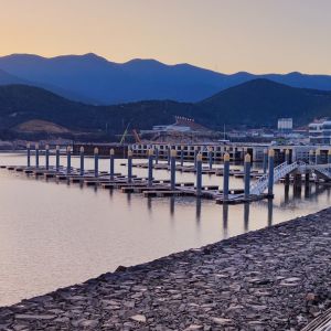 Customized Aluminum Alloy Floating Finger Dock Walkway Long Lasting Marina