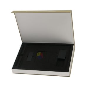 Hard Cardboard Custom Magnetic Closure Boxes Lightweight With Foam Insert