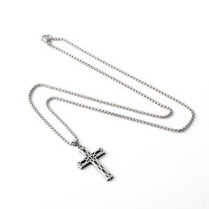 New stainless steel jewelry with fashionable and personalized patterns, hollowed