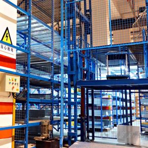 2000mm Height Warehouse Shelf Racks Metal Material 300-3000kg For Each Layer