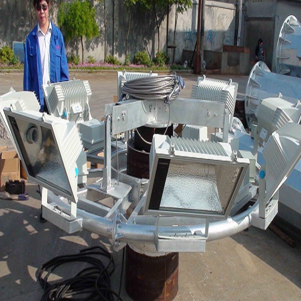 Spray Paint White Color High Mast Pole 85FT 90FT 95FT ISO 9001 Certified