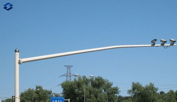 Road Monirtoing Octagonal Traffic Signal Pole Flange Connected Customized Height